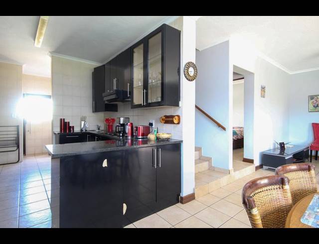 4 BEDROOM TOWNHOUSE FOR SALE IN THATCHFIELD